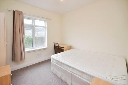 3 bedroom Maisonette to let in Sternhold Avenue, Streatham Hill, London, SW2
