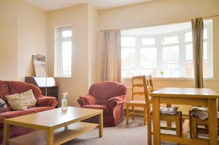 3 bedroom Maisonette to let in Sternhold Avenue, Streatham Hill, London, SW2