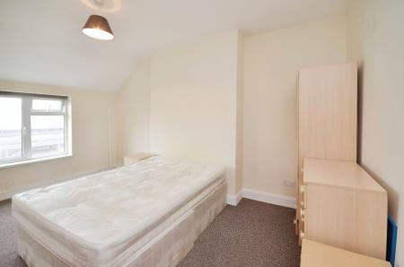 3 bedroom Maisonette to let in Sternhold Avenue, Streatham Hill, London, SW2