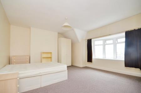 3 bedroom Maisonette to let in Sternhold Avenue, Streatham Hill, London, SW2