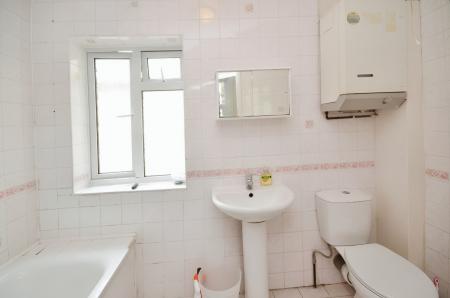 3 bedroom Maisonette to let in Sternhold Avenue, Streatham Hill, London, SW2