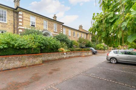 1 bedroom Flat to let in Elderwood Place, West Norwood, London, SE27