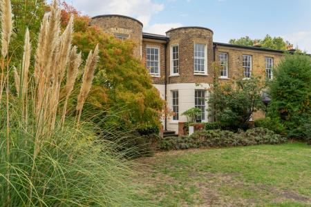 1 bedroom Flat to let in Elderwood Place, West Norwood, London, SE27