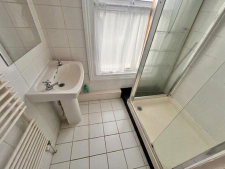 1 bedroom House of Multiple Occupation to let in Croxted Rd, Herne Hill, London, SE21