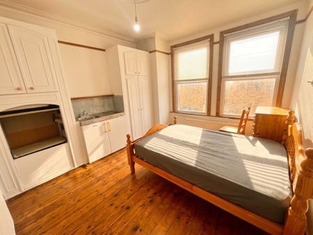Croxted Rd, Herne Hill, London, SE21