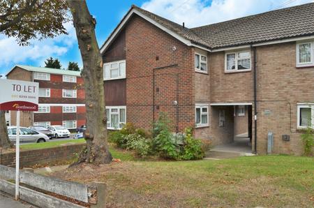 1 bedroom Flat to let in Hermitage Road, Crystal Palace, London, SE19