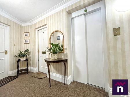 2 bedroom Flat for sale in Waldron Court, Warminster, BA12