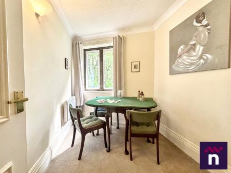 2 bedroom Flat for sale in Waldron Court, Warminster, BA12