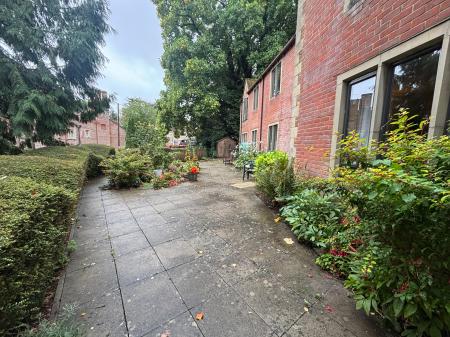 2 bedroom Flat for sale in Waldron Court, Warminster, BA12