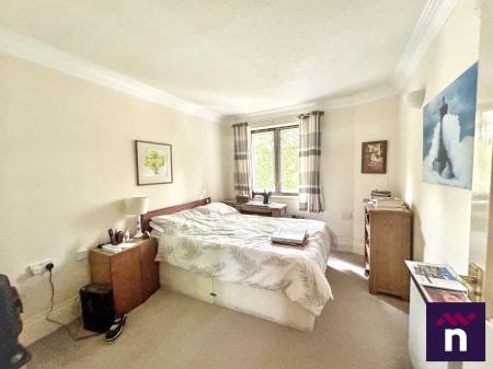 2 bedroom Flat for sale in Waldron Court, Warminster, BA12