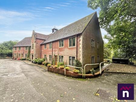 2 bedroom Flat for sale in Waldron Court, Warminster, BA12