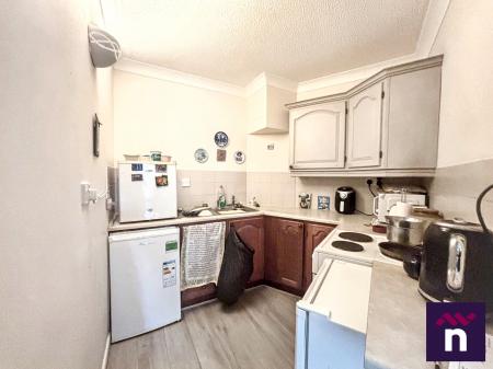 2 bedroom Flat for sale in Waldron Court, Warminster, BA12