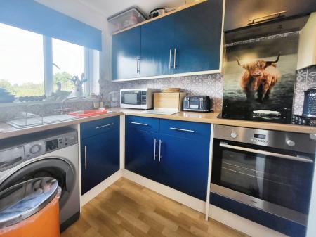 2 bedroom Flat for sale in Camellia Drive, Warminster, BA12