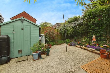 2 bedroom Flat for sale in Camellia Drive, Warminster, BA12