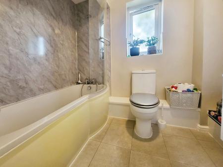 2 bedroom Flat for sale in Camellia Drive, Warminster, BA12