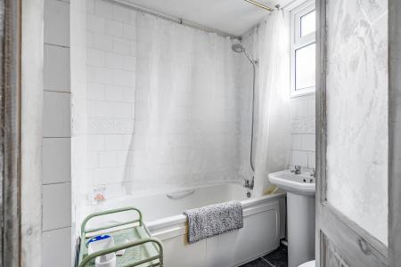 2 bedroom Semi-detached bungalow for sale in Kennet Close, Warminster, BA12