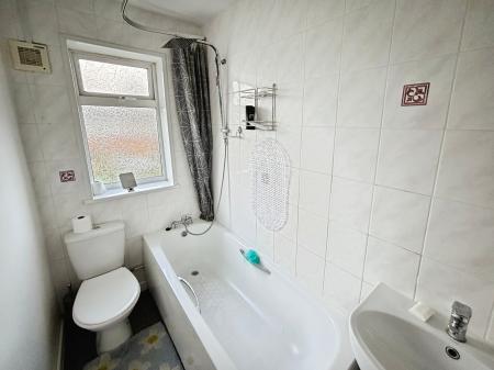 4 bedroom Terraced House for sale in Woodcock Road, Warminster, BA12