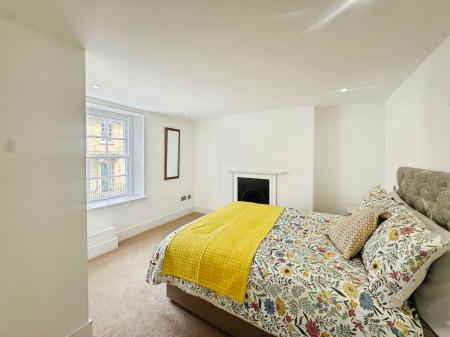 2 bedroom Terraced House for sale in Silver Street, Warminster, BA12