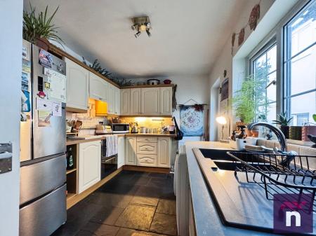 2 bedroom Coach House for sale in The Old Coach House North Row, Warminster, BA12