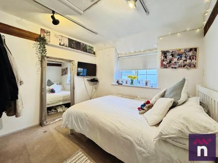 2 bedroom Coach House for sale in The Old Coach House North Row, Warminster, BA12