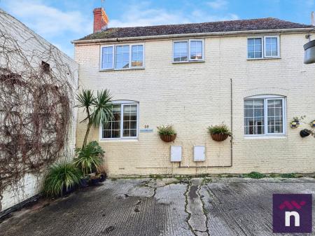 2 bedroom Coach House for sale in The Old Coach House North Row, Warminster, BA12