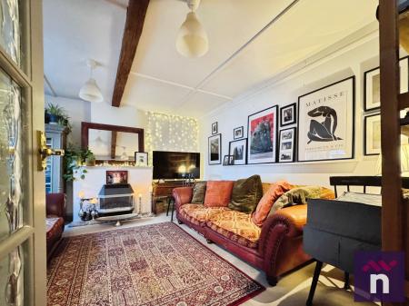 2 bedroom Coach House for sale in The Old Coach House North Row, Warminster, BA12