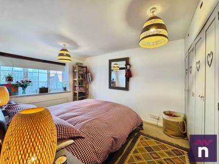 2 bedroom Coach House for sale in The Old Coach House North Row, Warminster, BA12