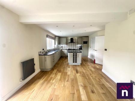 4 bedroom Detached house for sale in Hackney Way, Westbury, BA13