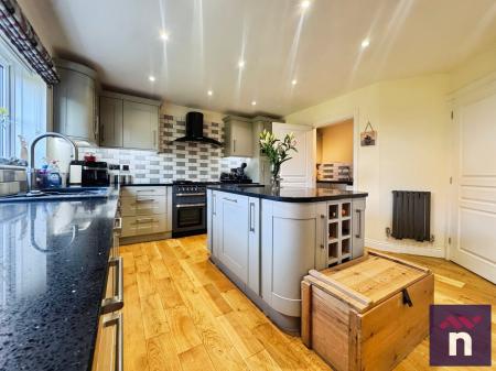 4 bedroom Detached house for sale in Hackney Way, Westbury, BA13