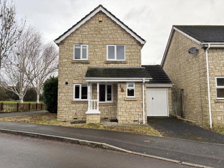 3 bedroom Detached house to let in Windsor Drive, Westbury, BA13