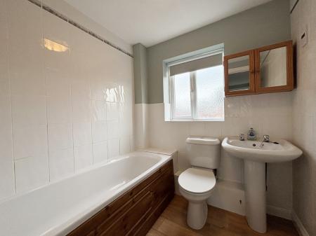 3 bedroom Detached house to let in Windsor Drive, Westbury, BA13