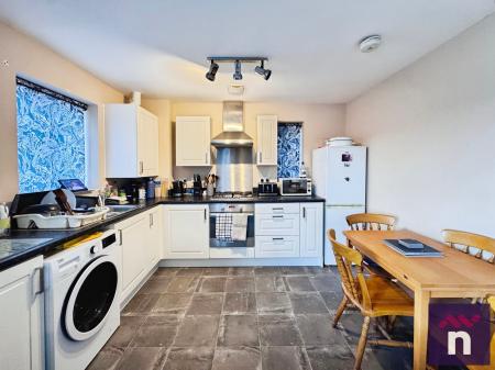 2 bedroom Flat for sale in Swaledale, Warminster, BA12