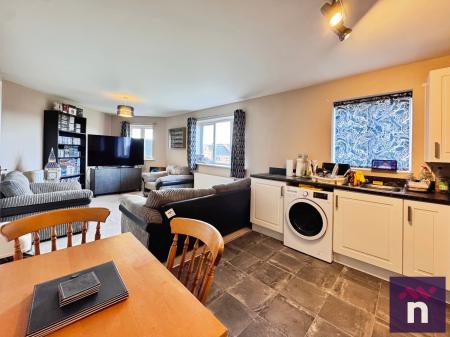 2 bedroom Flat for sale in Swaledale, Warminster, BA12