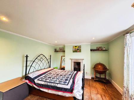 4 bedroom Town house for sale in Portway, Warminster, BA12