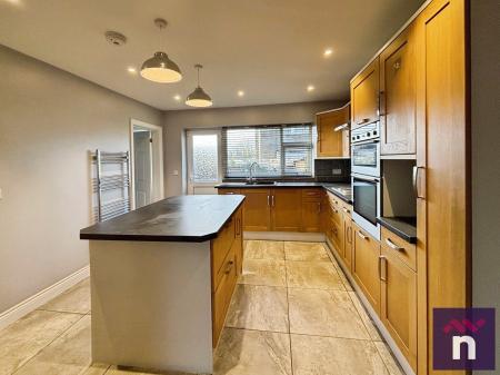 4 bedroom Semi-detached house to let in Copheap Lane, Warminster, BA12