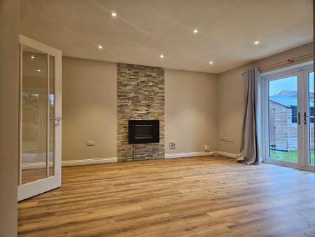 4 bedroom Semi-detached house to let in Copheap Lane, Warminster, BA12