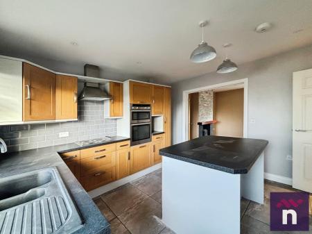 4 bedroom Semi-detached house to let in Copheap Lane, Warminster, BA12