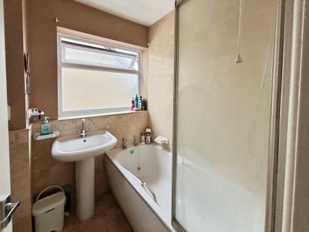 4 bedroom Detached house for sale in The Teasels, Warminster, BA12