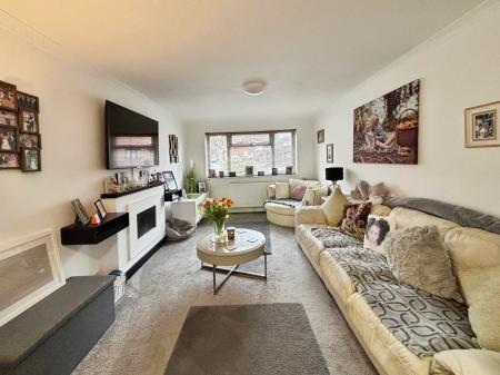 4 bedroom Detached house for sale in The Teasels, Warminster, BA12