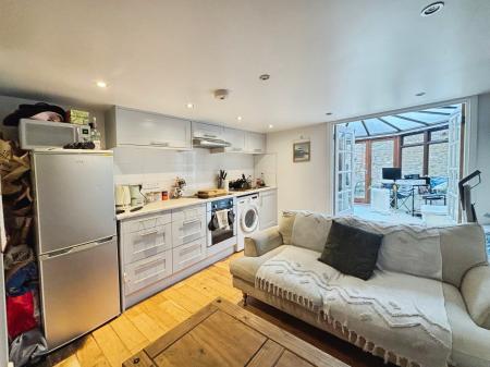 1 bedroom Flat for sale in Silver Street, Warminster, BA12