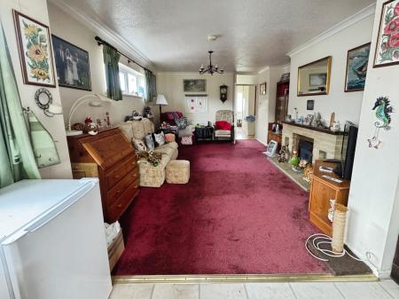 2 bedroom Bungalow for sale in Ebble Crescent, Warminster, BA12