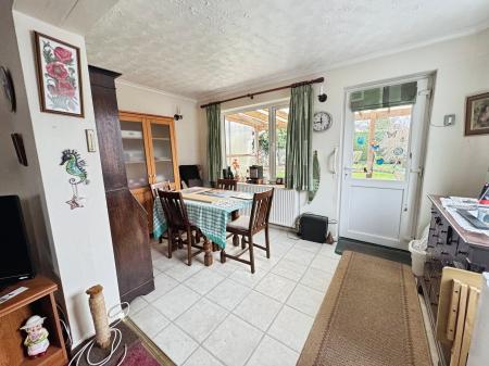 2 bedroom Bungalow for sale in Ebble Crescent, Warminster, BA12