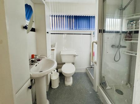 2 bedroom Bungalow for sale in Ebble Crescent, Warminster, BA12