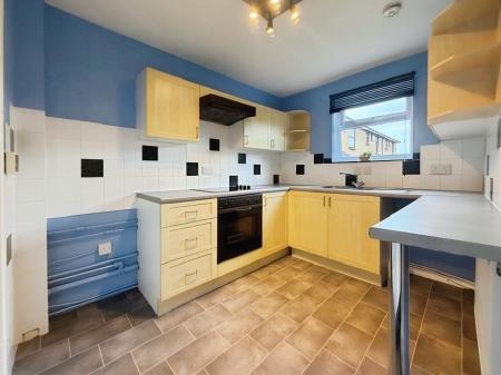 2 bedroom Flat to let in Masefield Road, Warminster, BA12