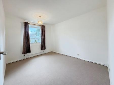 2 bedroom Flat to let in Masefield Road, Warminster, BA12