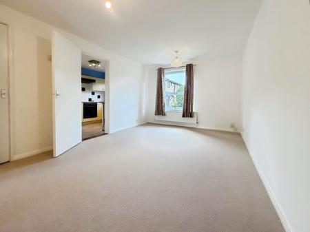 2 bedroom Flat to let in Masefield Road, Warminster, BA12