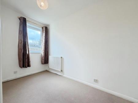 2 bedroom Flat to let in Masefield Road, Warminster, BA12