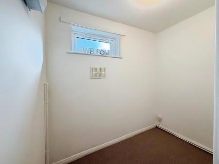 2 bedroom Flat to let in Masefield Road, Warminster, BA12