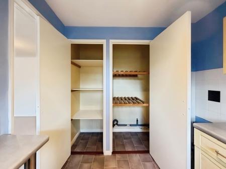 2 bedroom Flat to let in Masefield Road, Warminster, BA12