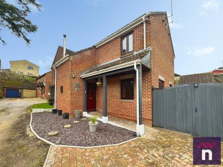 3 bedroom Semi-detached house for sale in Cannimore Close, Warminster, BA12